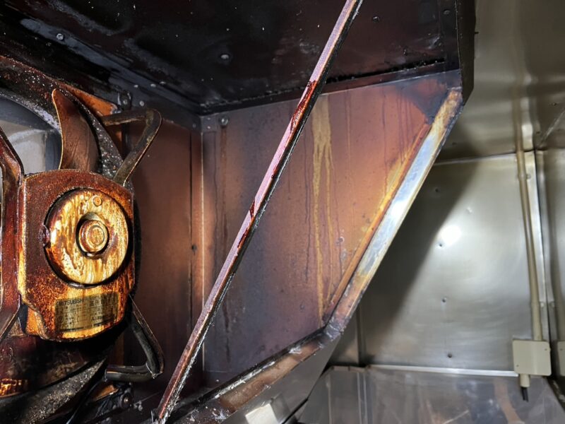 飲食店の厨房換気扇クリーニング