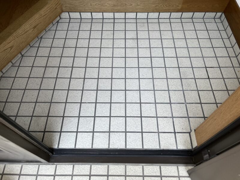 戸建てクリーニング　床の剥離作業